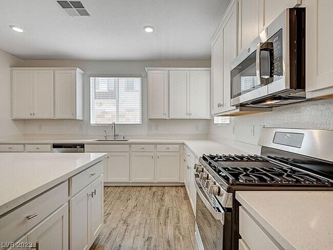 Foto del edificio - 267 Polaris Ridge Ave
