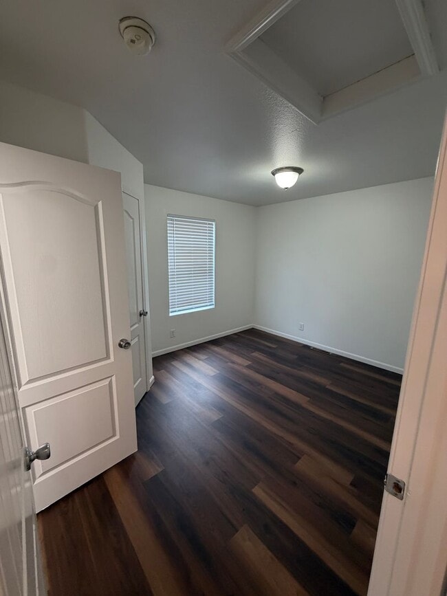 Building Photo - 777 Hilltop Dr