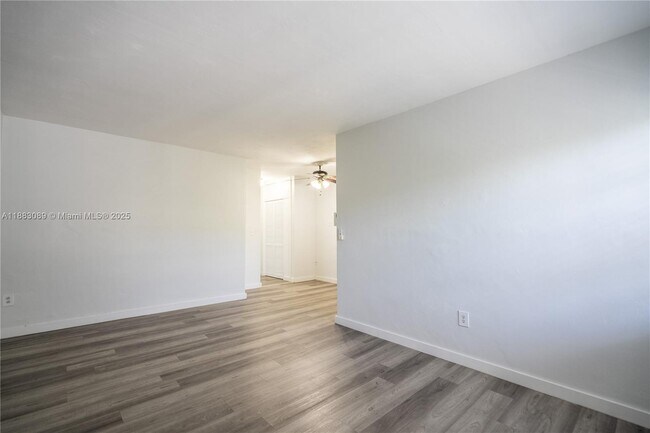 Foto del edificio - 1190 71st St