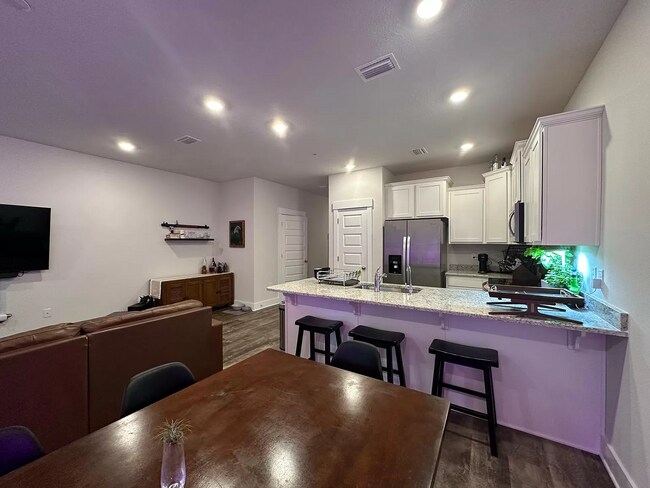 Building Photo - 1559 Iroquois Ct