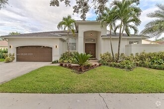 Building Photo - 3050 Lakewood Dr