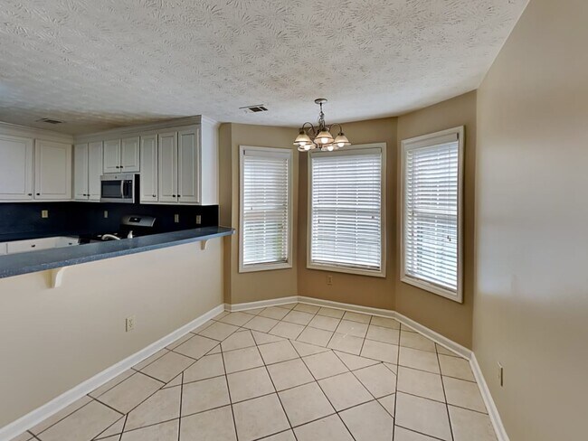 Building Photo - 810 Trellis Pond Ct