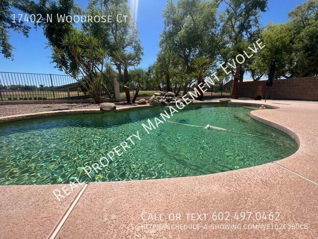 Foto del edificio - Huge Backyard with Pool