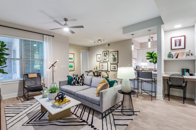 City Living, Extra Perks – Up to 1 Month F... - City Living, Extra Perks – Up to 1 Month F... Apartment