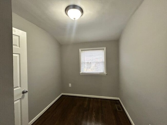 Building Photo - 3 Bedroom Middle River