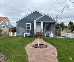 Building Photo - 1589 E Alder St