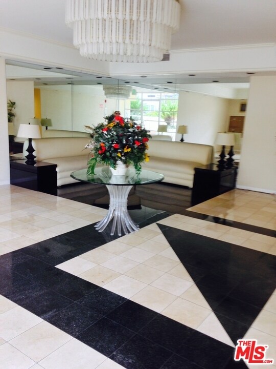 Lobby - 10432 Eastborne Ave