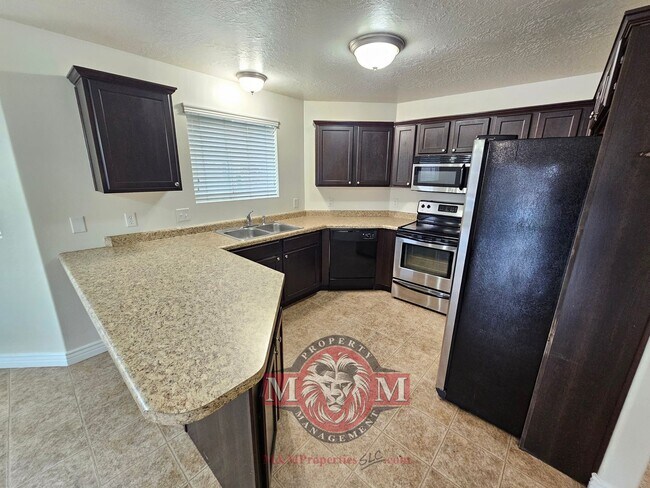 Foto del edificio - Great Ground-Level 3 Bed 2 Bath Sandy Condo!