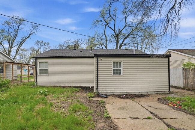 Foto del edificio - 3-Bedroom Home Minutes from Miller Beach & the Indiana Dunes
