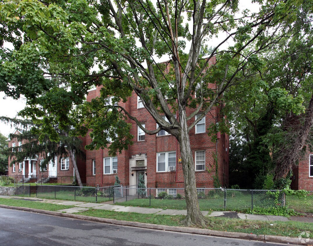 Building Photo - 2115 R St SE