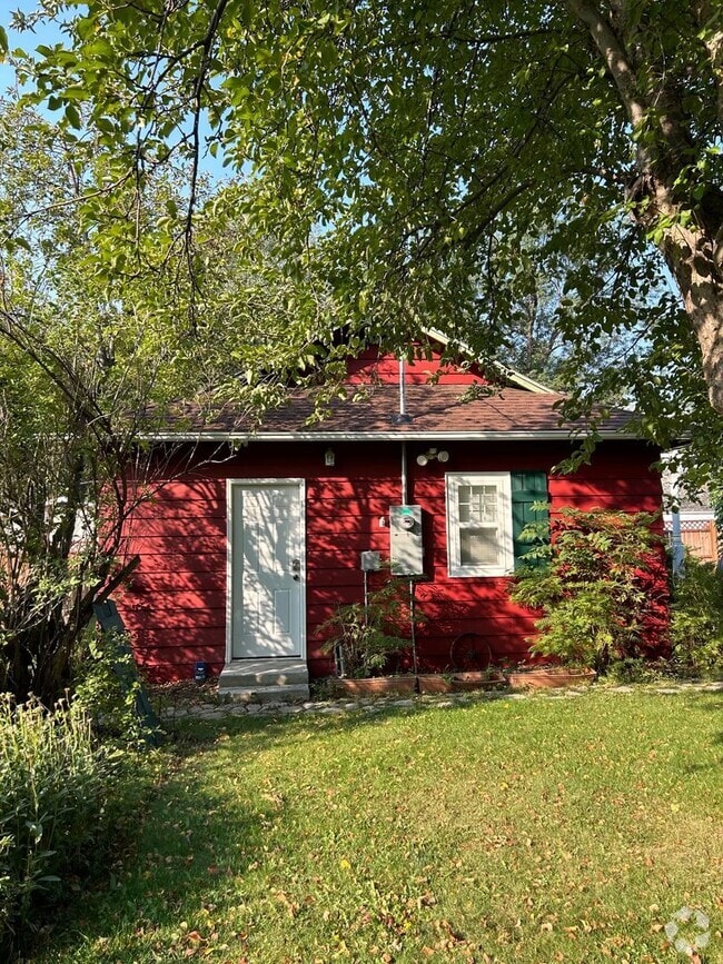 Building Photo - 2018 10th Ave N