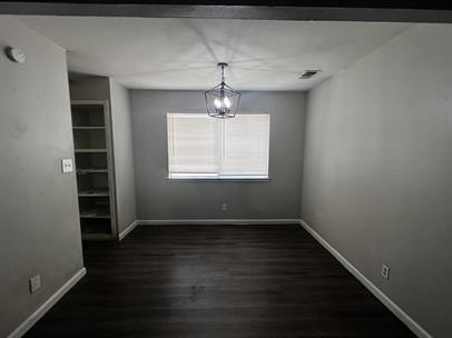 Foto del edificio - 5615 Jacaranda Dr