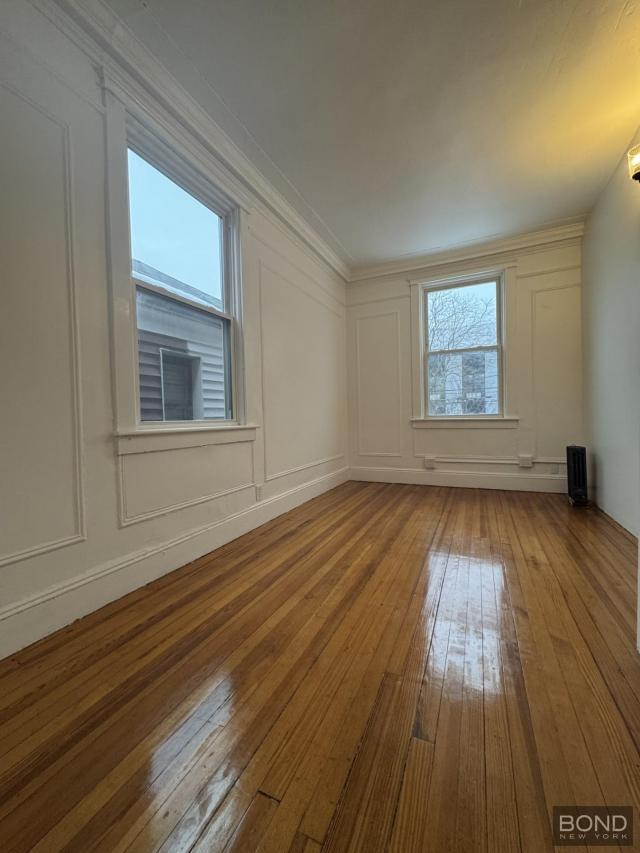 Foto del edificio - 4 bedroom in Bronx NY 10469