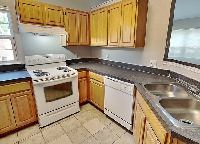 Building Photo - 3391 Parkchester Square Blvd