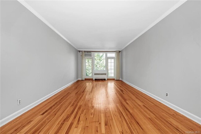 Building Photo - 920 Pelhamdale Ave