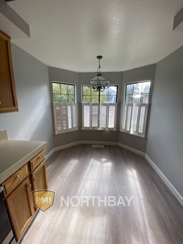 Building Photo - 2568 Vista Grande