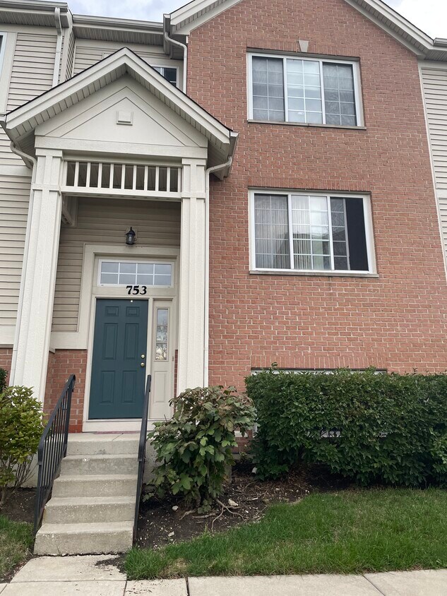 753 Hanbury Dr, Des Plaines, IL 60016 Townhome Rentals in Des Plaines