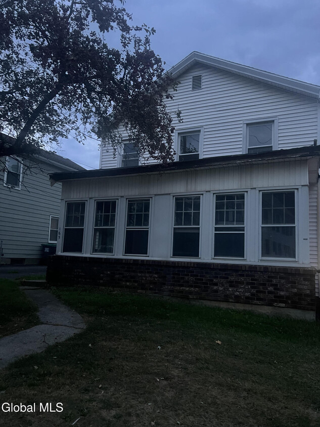 Foto principal - 165 Saratoga Ave