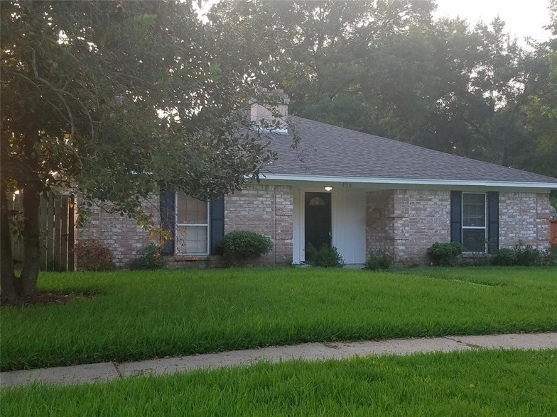 Foto principal - 230 Blue Castle Ln