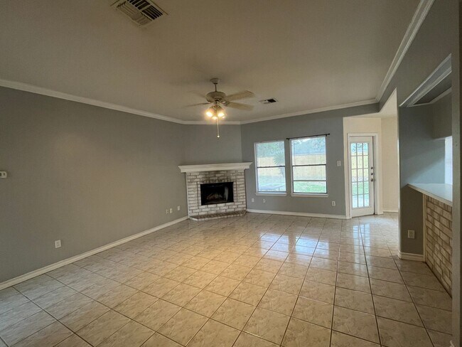 Building Photo - 3 br, 2 bath House - 733 St. Bernadine Drive