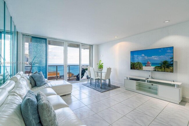 Building Photo - 3140 S Ocean Dr