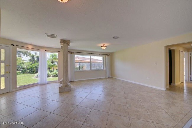 Building Photo - 132 Yacht Haven Dr