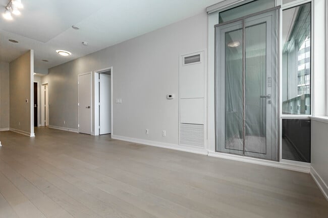 Building Photo - 120 Bayview Ave