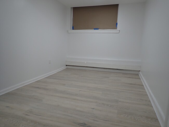 Building Photo - 663 E 94th St