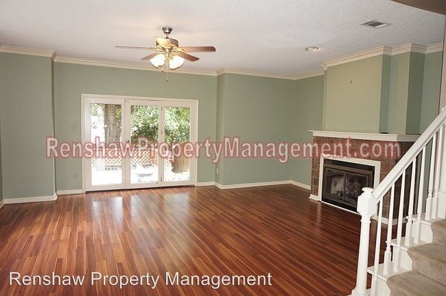 Building Photo - 720 Walnut Woods Cv N