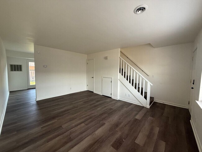 Foto del edificio - 2 Bedroom 1.5 Bathroom Apartment in Johnso...
