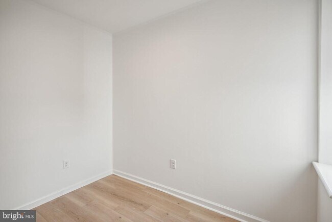 Foto del edificio - 321 E Lehigh Ave