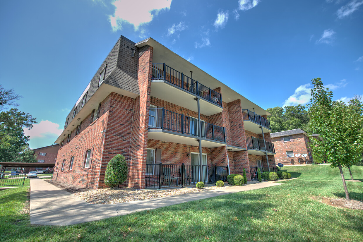 Primary Photo - 407 N Mount Auburn Rd