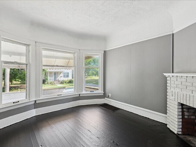 Foto del edificio - 10622 Hathaway Ave