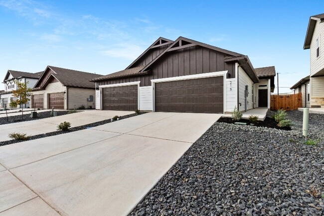 Building Photo - 218 Nespral Dr