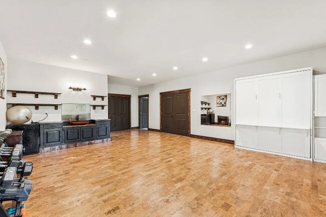 Building Photo - 356 S Many Lakes Dr