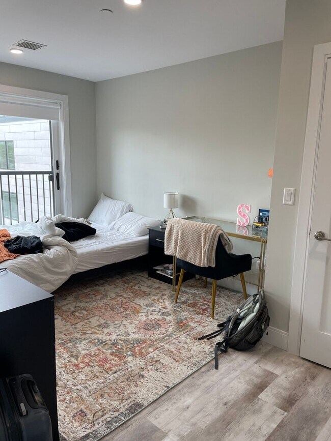 Building Photo - 204 Old Colony Ave