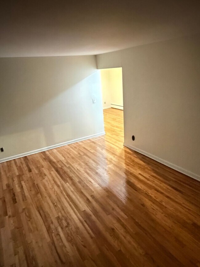 Building Photo - Spacious 3BR Duplex in Bronx