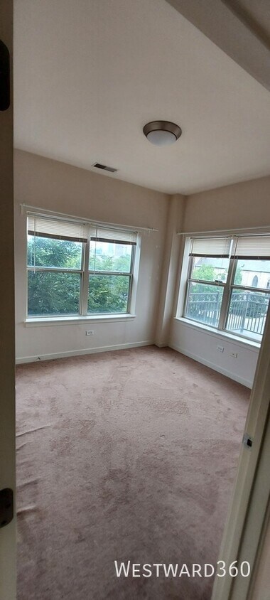 Building Photo - 2022 Roosevelt Rd