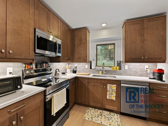 Foto del edificio - 3 Bed 3 Bath Updated Townhouse in Fort Collins!