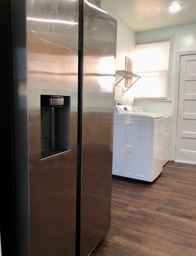 Foto del edificio - 1109 W 41st St