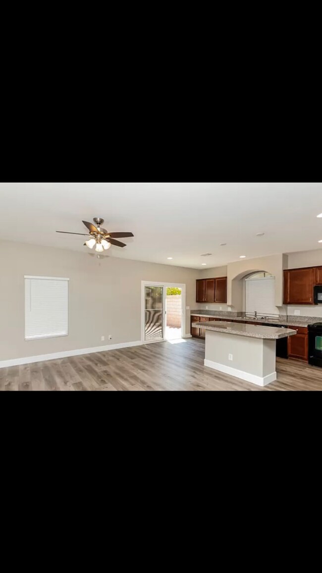 Foto del edificio - 5365 Tartan Hill Ave