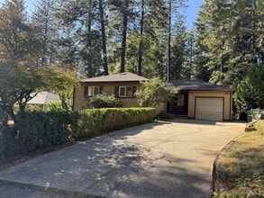 Building Photo - 10546 Silver Way