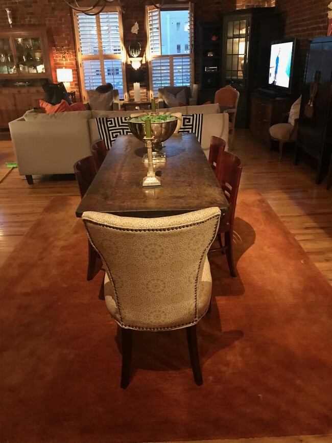 Building Photo - Open floor living at its best! 1 BR/2 BA l...