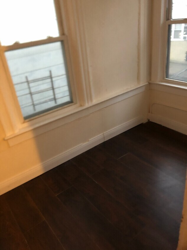 Primary Photo - 6 Mt Carmel Pl