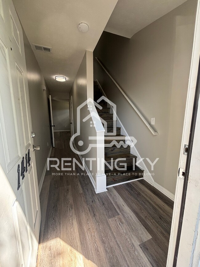 Foto del edificio - Newly Renovated 2-Bed, 1.5-Bath Townhome with Garage!