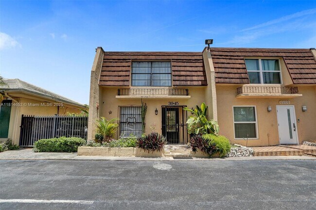 Foto del edificio - 3945 NE 167th St