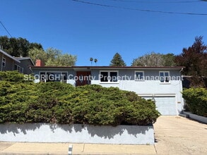 Building Photo - 137 Broad St