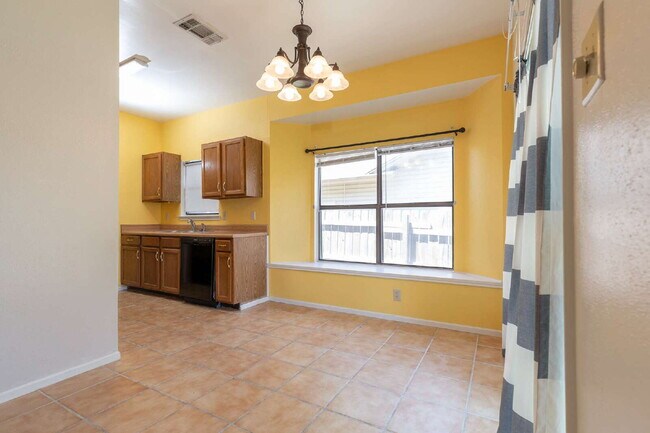 Foto del edificio - Charming 3-Bedroom Home in Feather Ridge –...