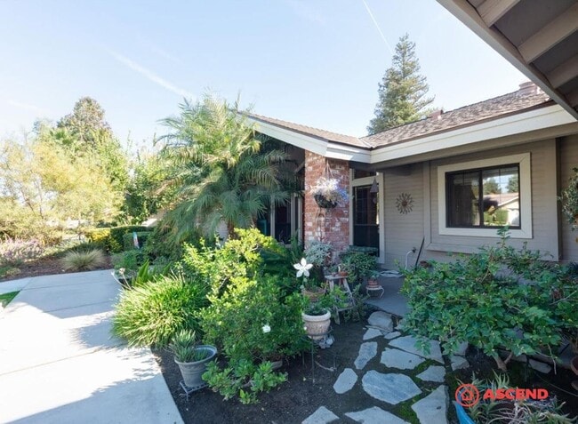 Building Photo - Phenomenal Home On The West Side of Town – Near Bakersfield Marketplace