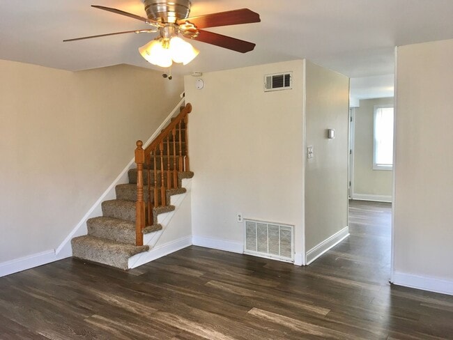 Building Photo - Charming 3 Bedroom/1 Bathroom Townhome in Dundalk, MD!